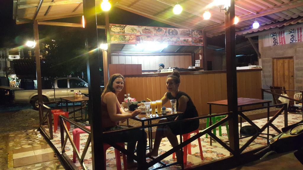 Phuhaya Bamboo Bungalows เกาะลันตา ภายนอก รูปภาพ