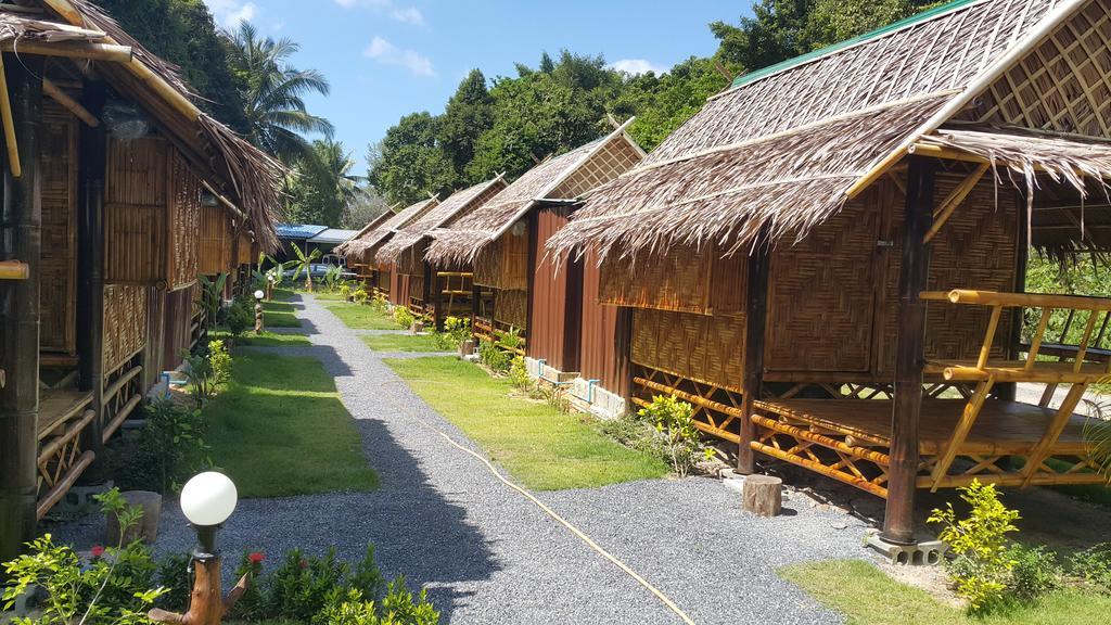 Phuhaya Bamboo Bungalows เกาะลันตา ภายนอก รูปภาพ