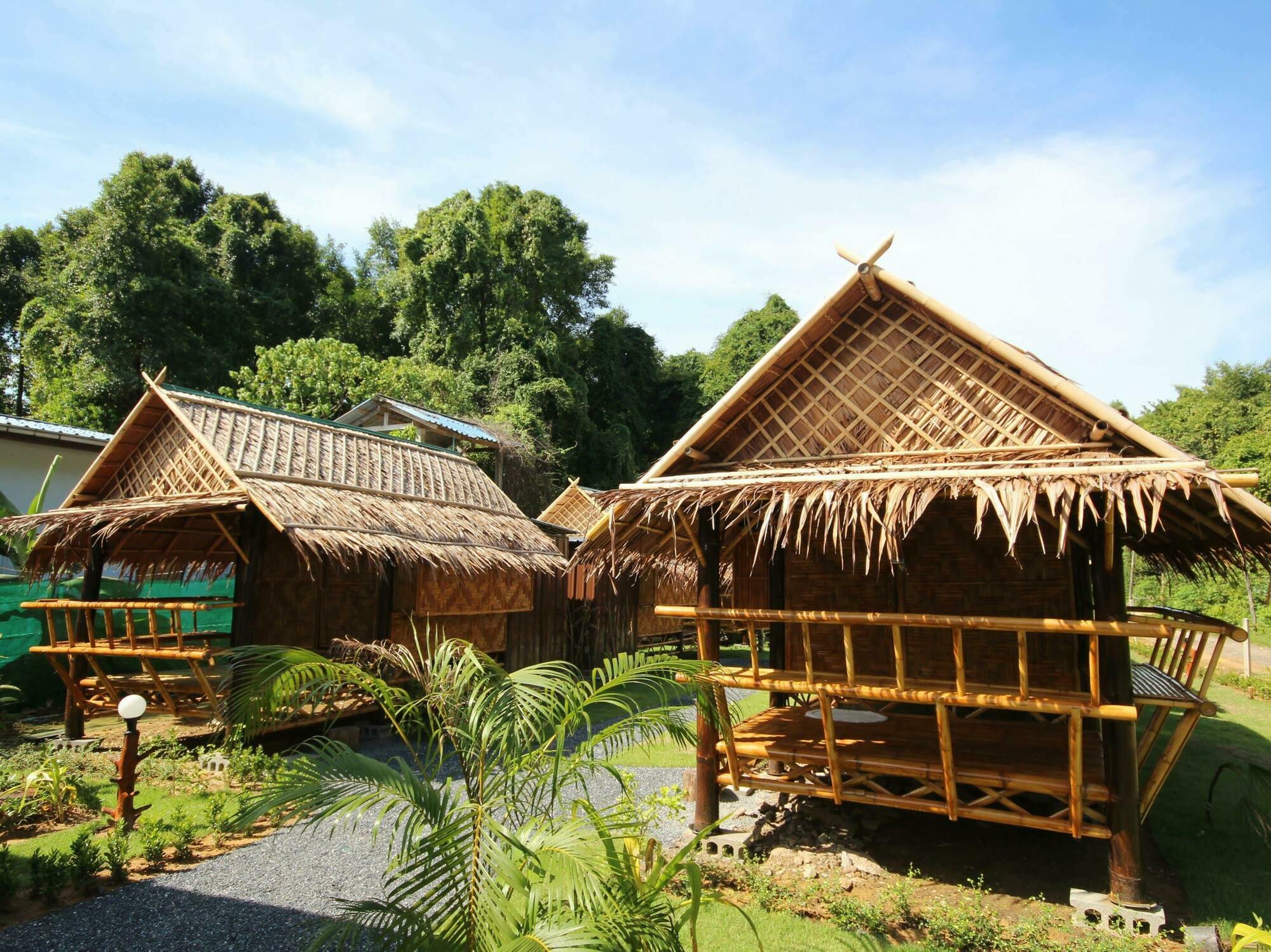 Phuhaya Bamboo Bungalows เกาะลันตา ภายนอก รูปภาพ