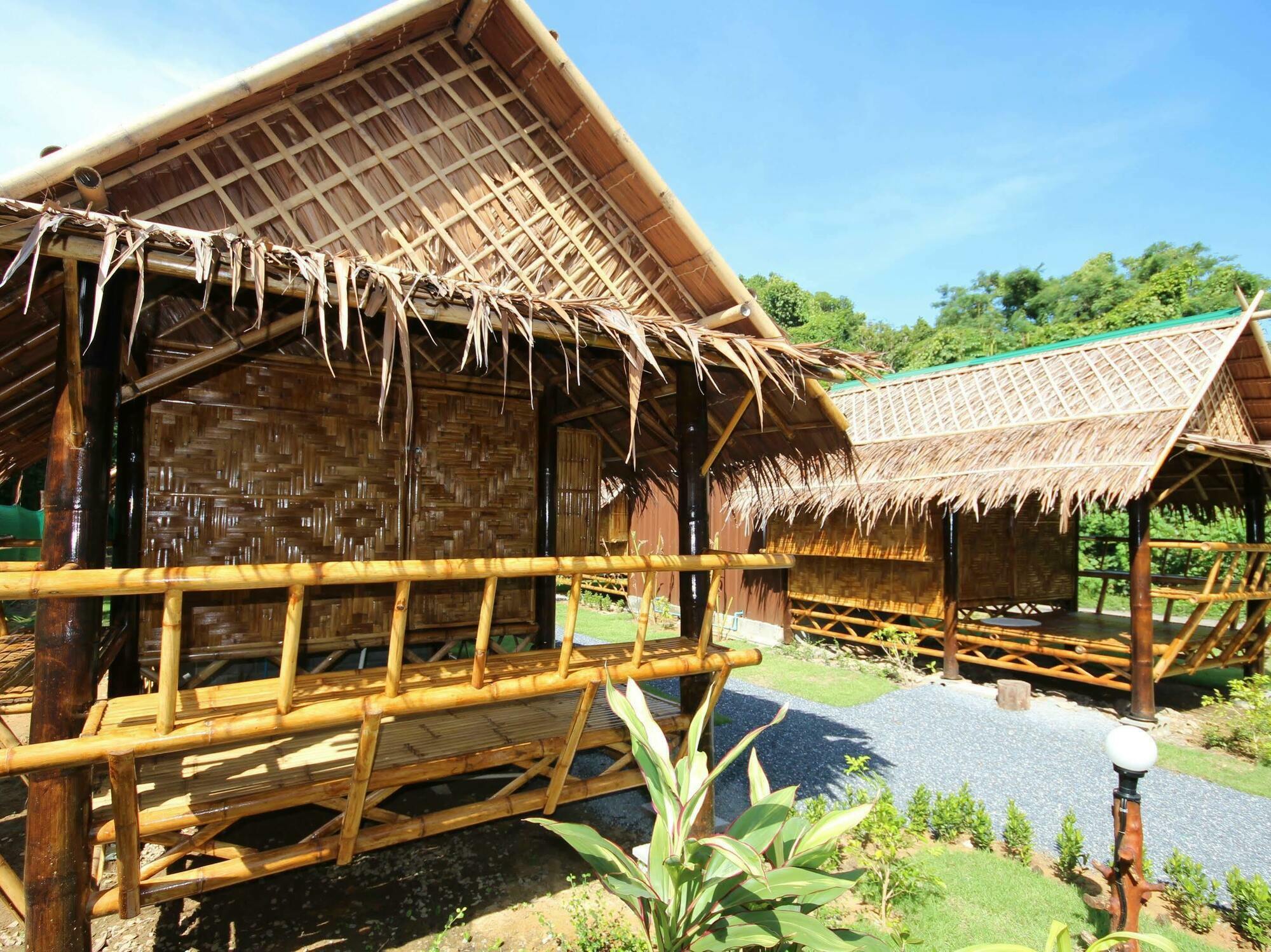 Phuhaya Bamboo Bungalows เกาะลันตา ภายนอก รูปภาพ